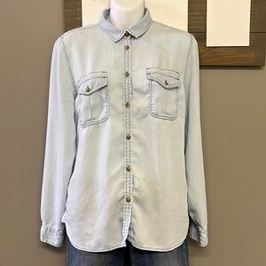 American Eagle Lt Bleach Blue Lyocell Button Down Long Sleeve with Collar-Medium